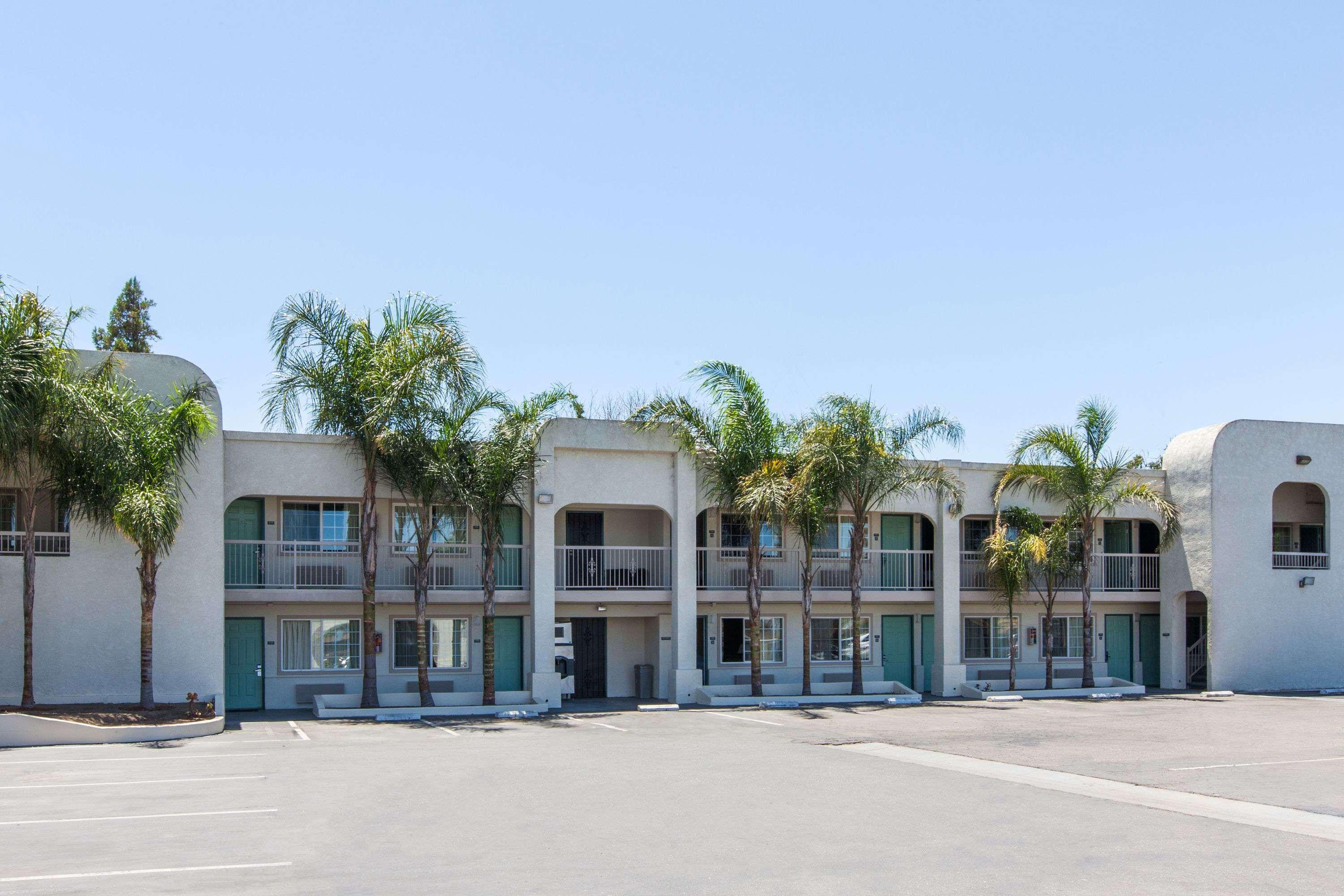 Travelodge By Wyndham Los Banos Ca Exterior photo